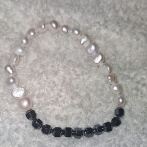 Elegant Freshwater Pearl and Black Hematite Bead Bracelet